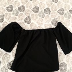 Clothes (tank tops, crop tops, off-shoulder tops)