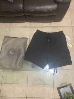Black essential shorts size M