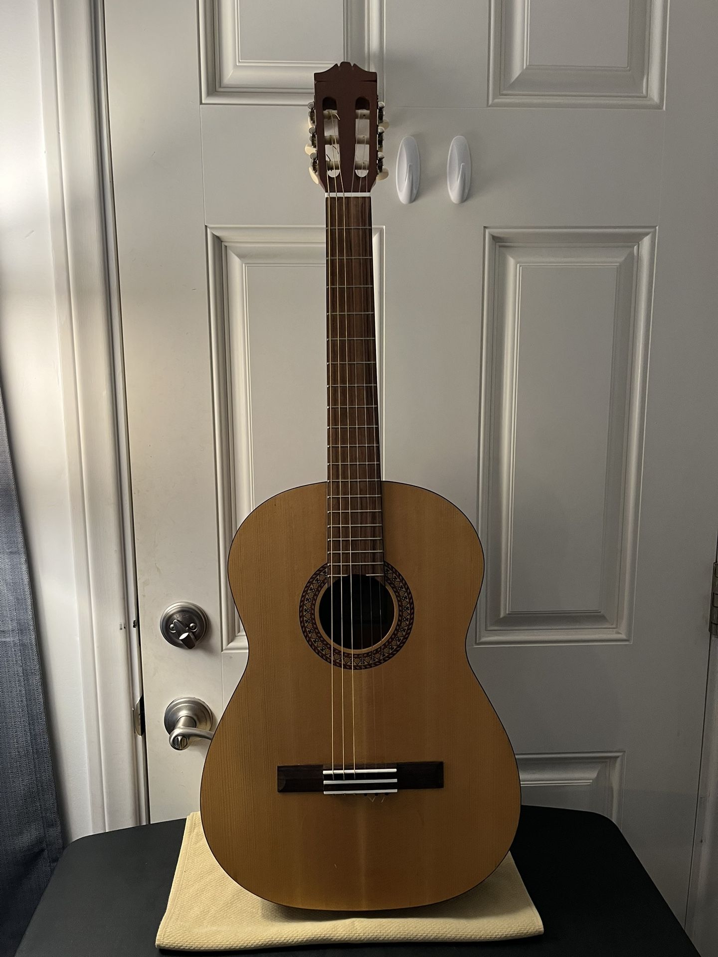 YAMAHA C45M ACOUSTIC GUITAR W/ NEW MARTIN NYLON STRINGS/GIG BAG!