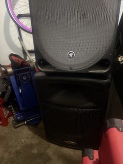 Two 15” dj speakers in awesome condition very loud
