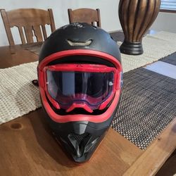 Leatte Helmet With Goggles