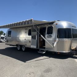2020 Airstream Classic 30FB
