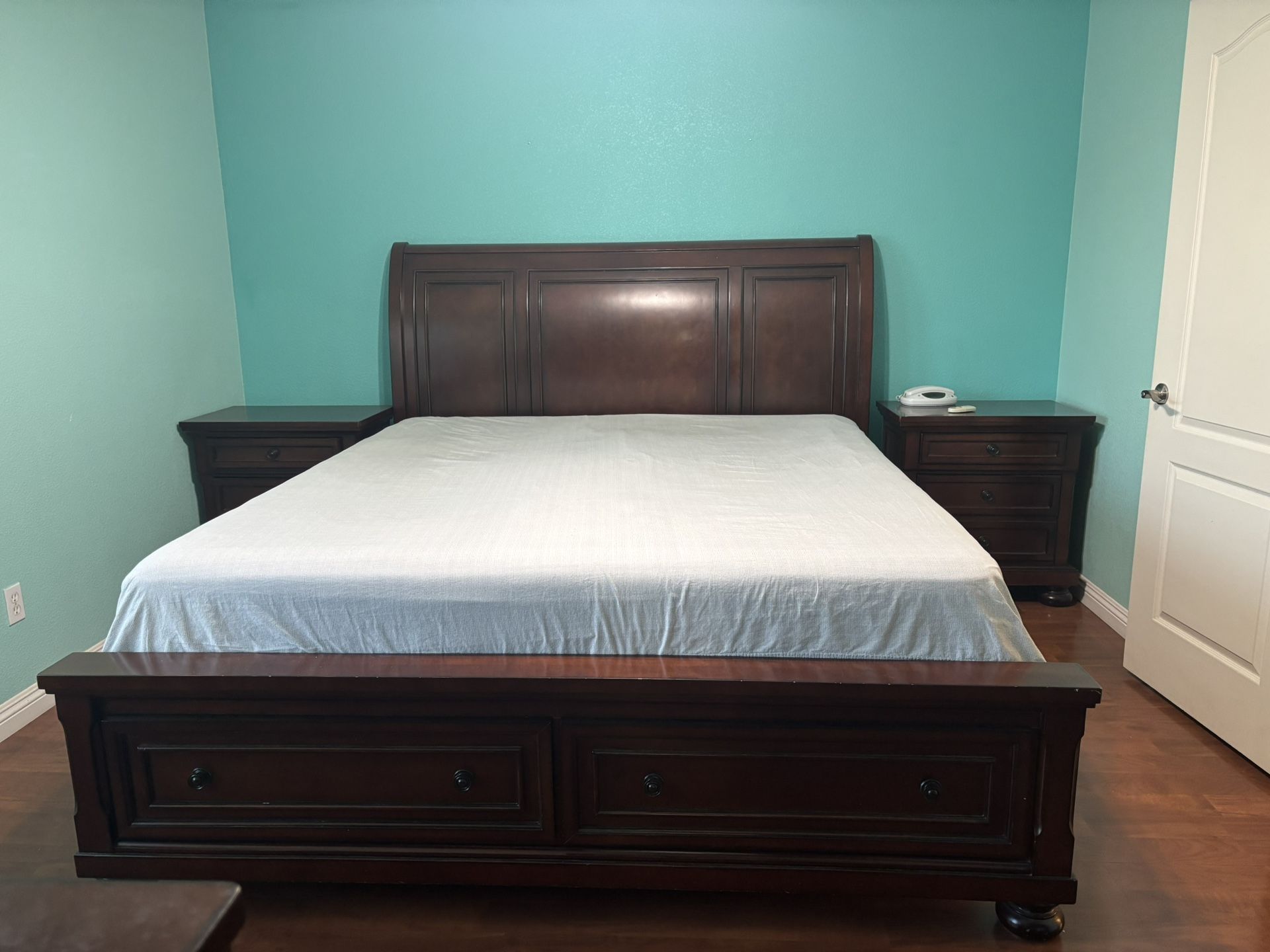 Brown Wood California King 5 Piece Bedroom Set