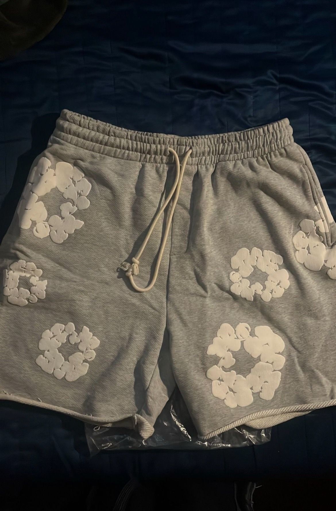 brnd new xl denem tear shorts