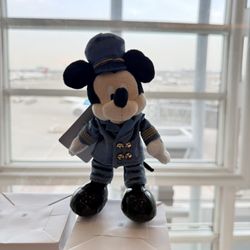 Tokyo Disney Airport Mickey Pilot Airport Exclusive Keychain