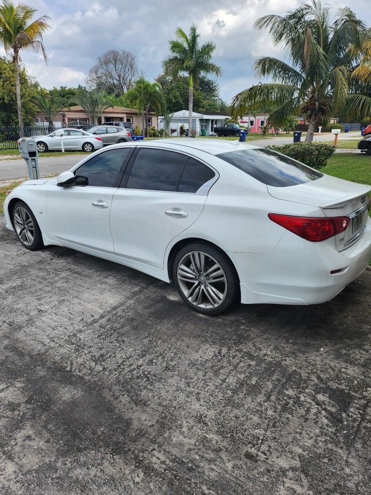 2014 Infiniti Q50