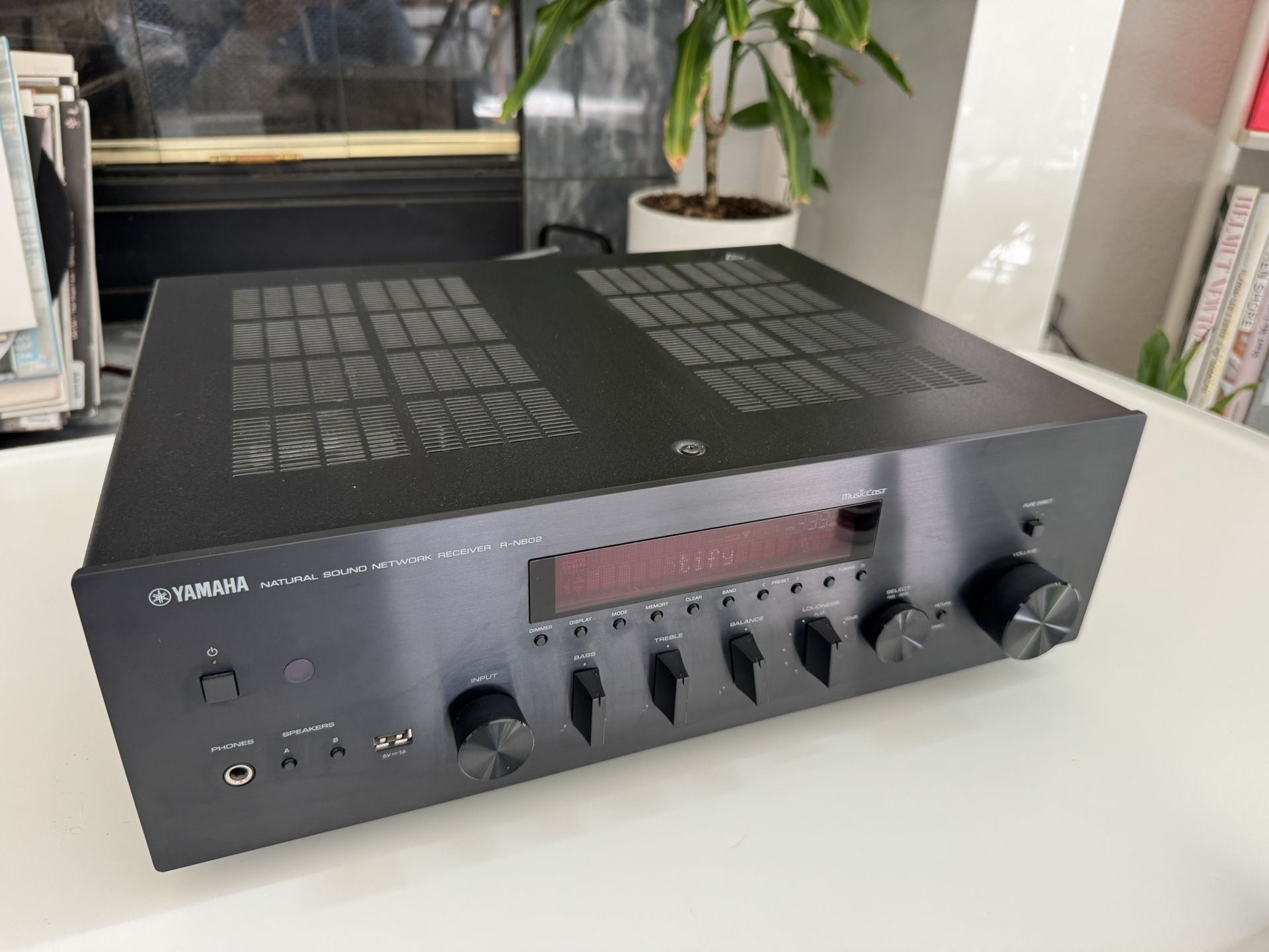 Yamaha R-N602 , Mint! Network Integrated Receiver