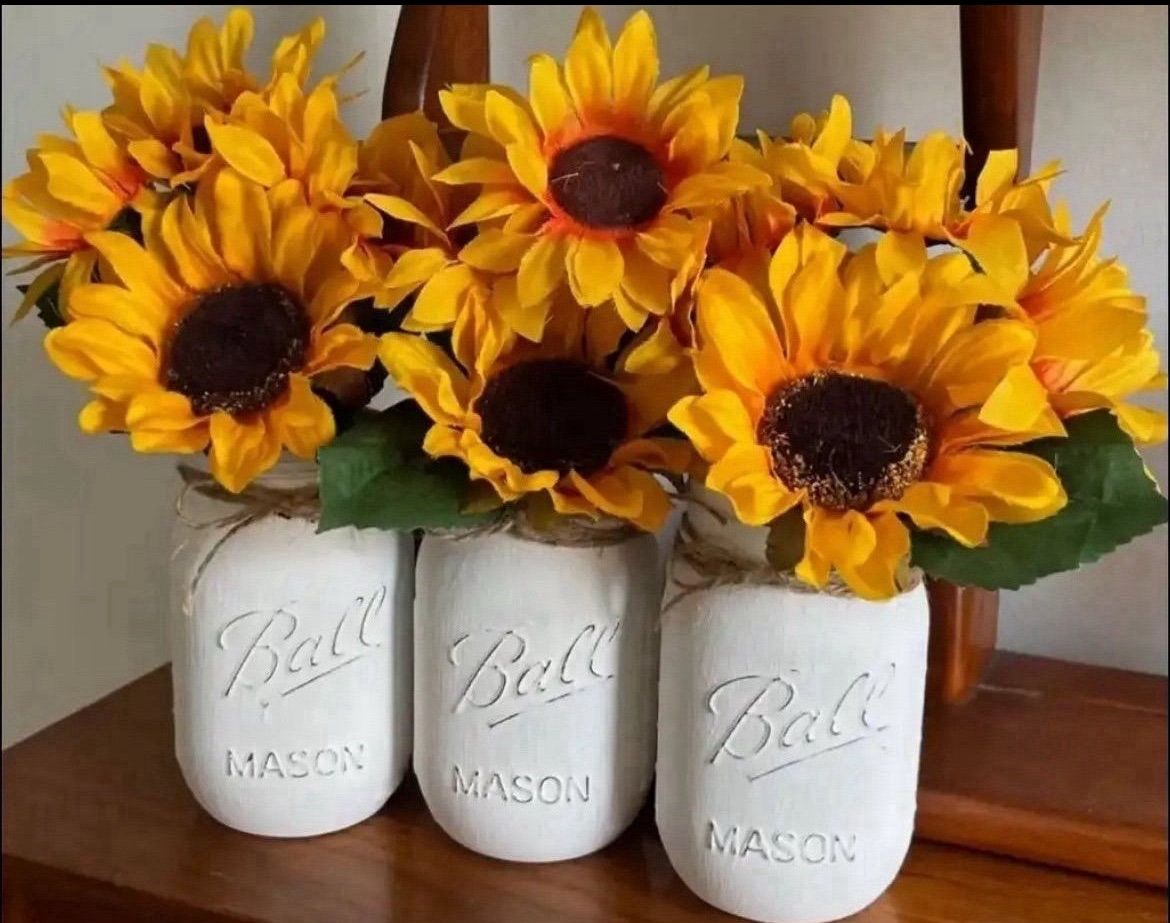 Chalk Painted & Distressed mason jars fall gifts - SUNFLOWERS