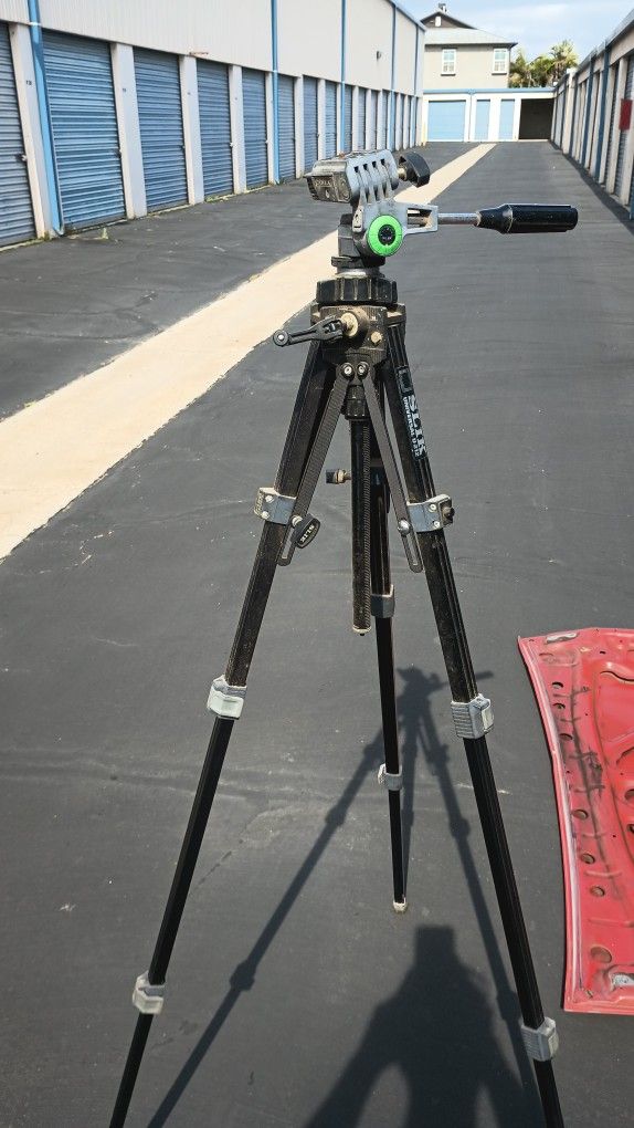 Tri Pod For Camera/Camcorder