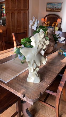 Home Decor - Beautiful Plaster Figurine