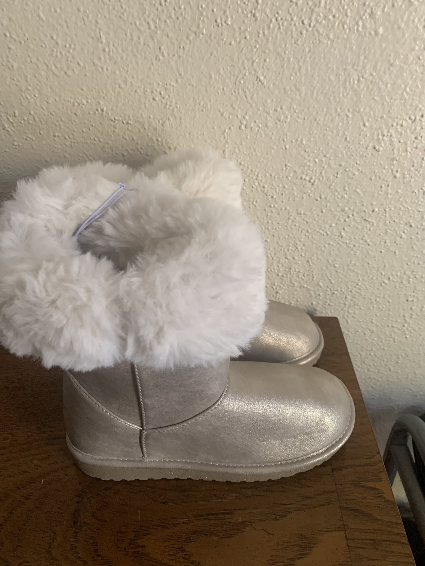 New Girl Fur Padded Boots Size 1-1.5