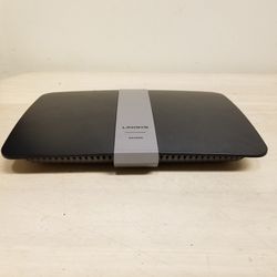 Linksys EA4500 Smart Wi-Fi Dual Band N900 Router one of the small legs are broken