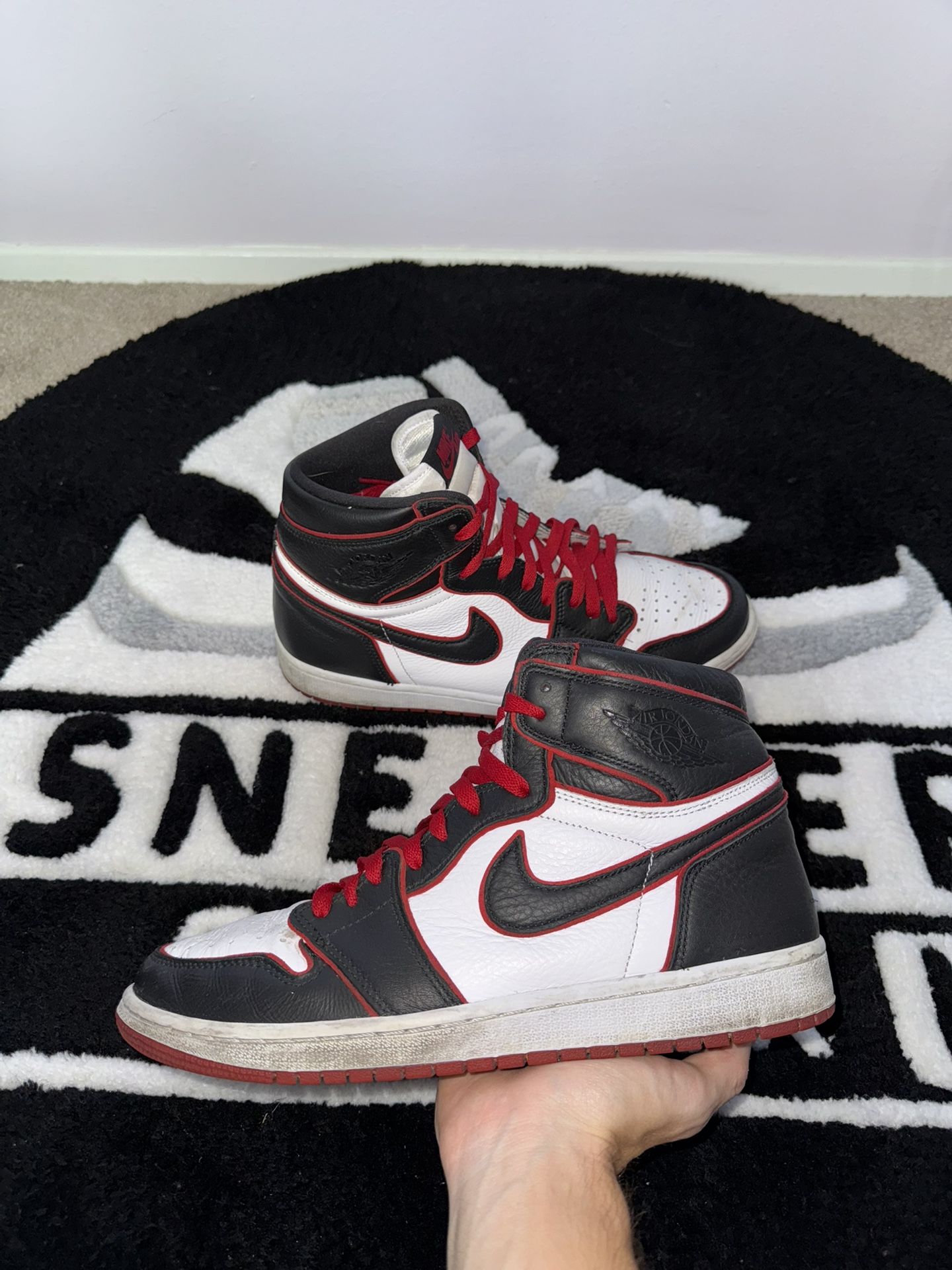 Jordan 1 Retro Bloodline (Size 11)