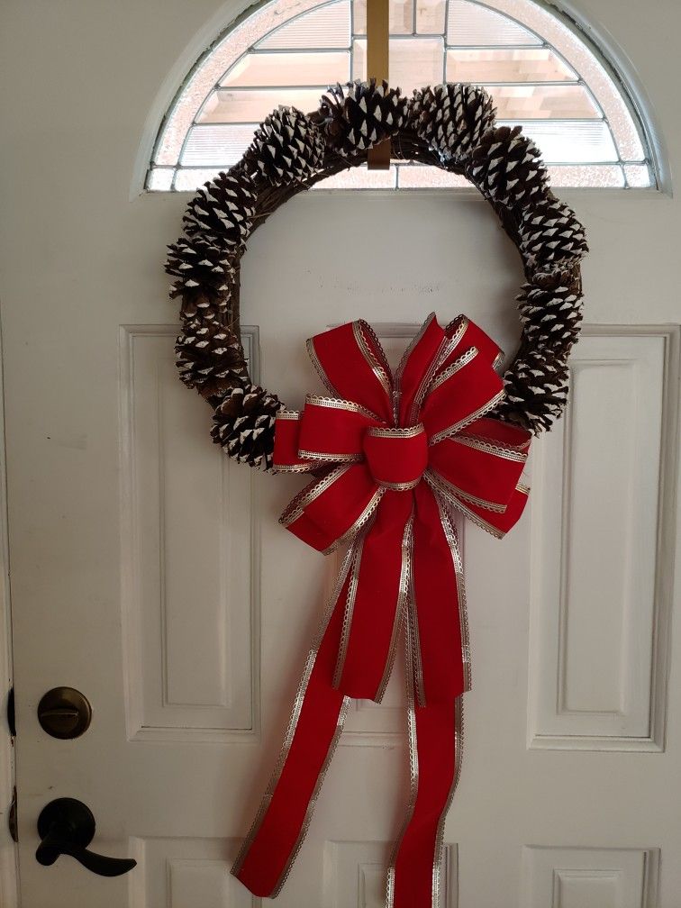 18" Pinecones Wreath 