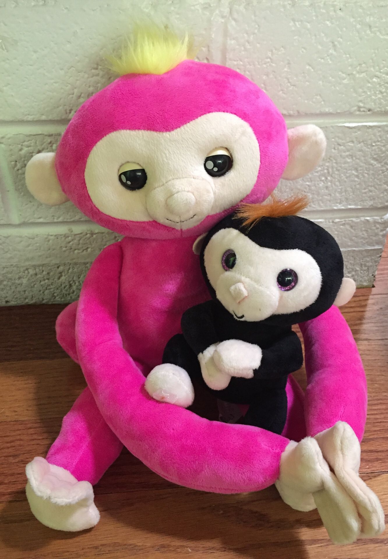 Fingerlings Monkey and Baby Pink and Black Plush Toys talking plushie stuffed animal Stuffie