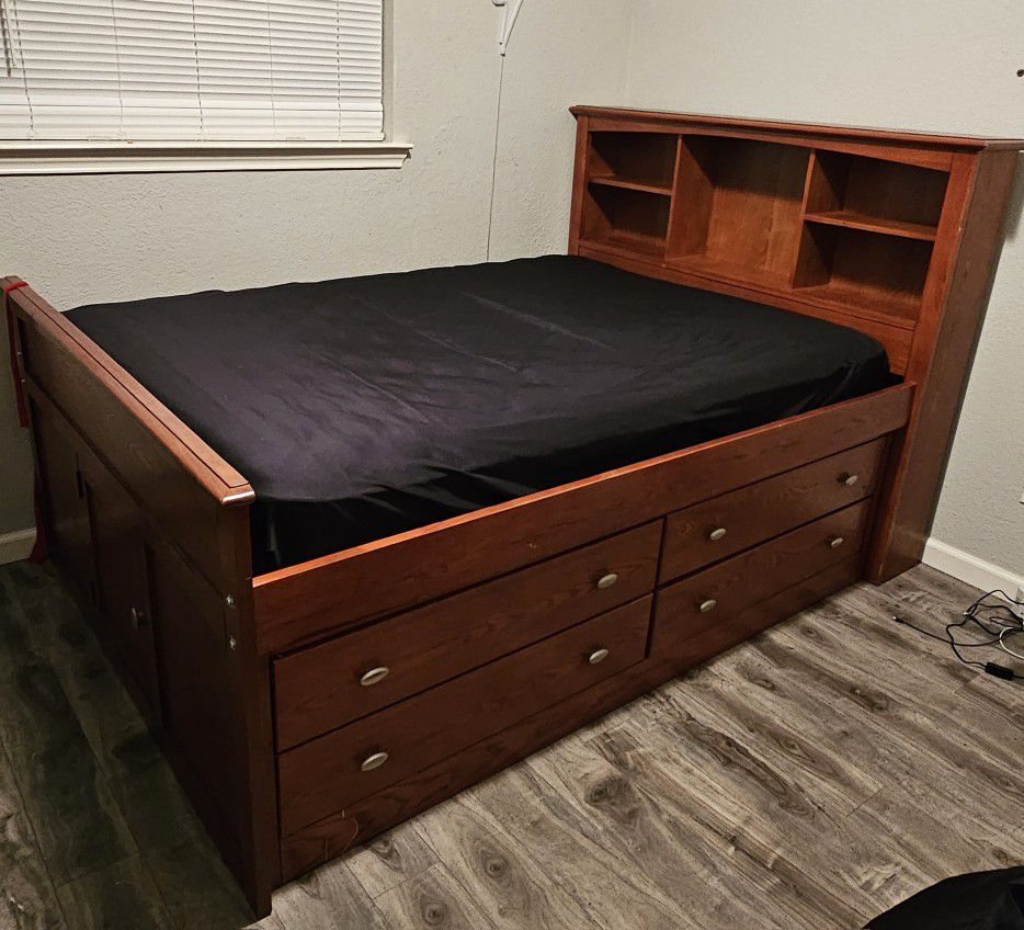 Full Size Bed w/drawers, shelves & storage 