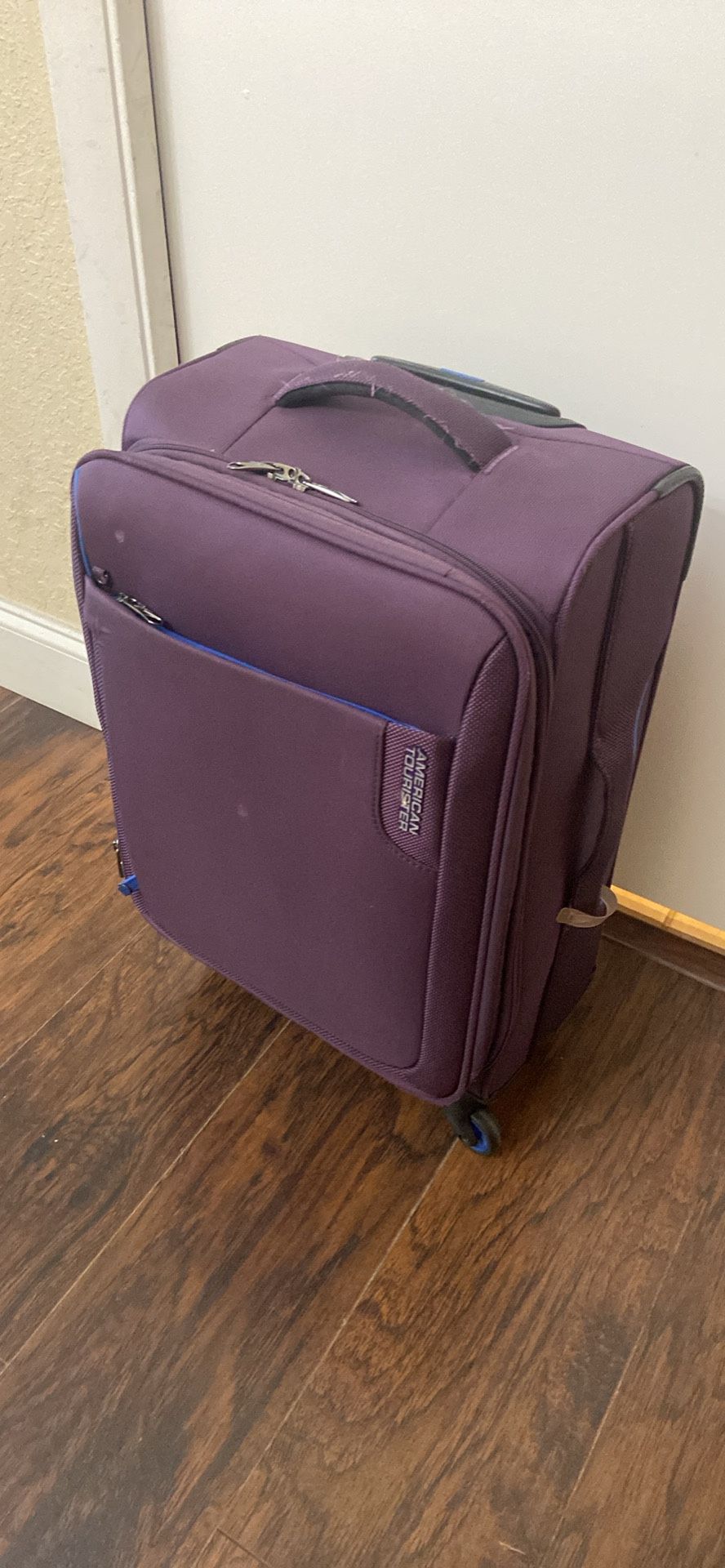 Luggage, Suitcase Maleta Carry on- H23”, Deep10~13”, W14”,light weight- 4 wheels, great zippers.West Boca