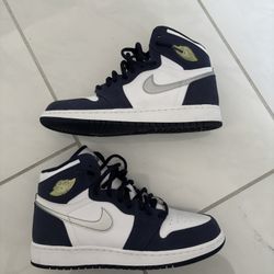 Jordan 1 High https://offerup.com/redirect/?o=Q08uSlA= Midnight Navy - Size 7Y - Clean
