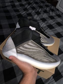 Yeezy Boost QNTM Barium (Size 10)