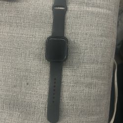  Apple Watch  With Charger And Cover 