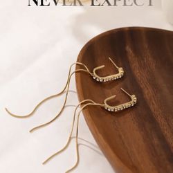 E2- Beautiful Long Earrings With Zircons!