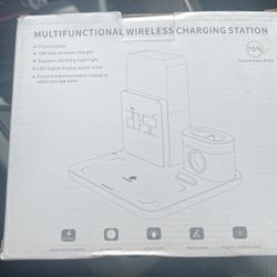 Wireless Charging Station, 3 in 1 Charging Station, Alarm Clock with Wireless Charger, Night Light, iPhone 12/13/14 Pro/13 Mini/13 Pro Max/12 pro, Sam