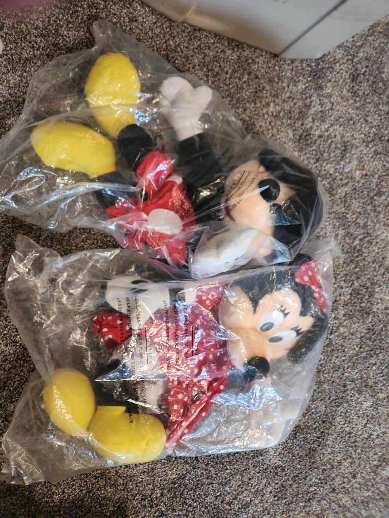 VINTAGE DISNEY MICKEY MOUSE AND MINNIE MOUSE CLUB DISNEY PLUSH SET With Zipper Pouch