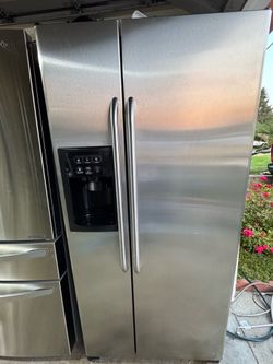 Side by side Refrigerator 33 wide