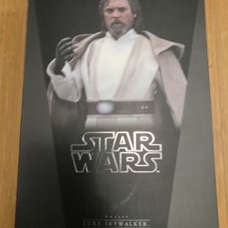 Hot Toys Star Wars Luke Skywalker TFA