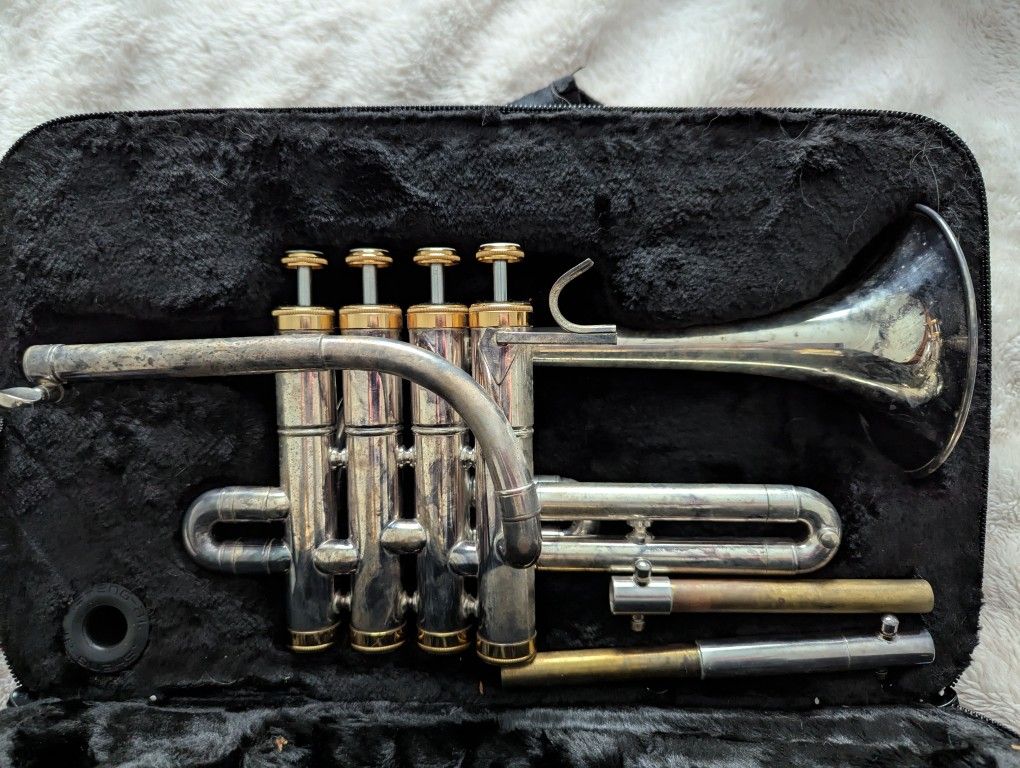 Student Schiller Cornet