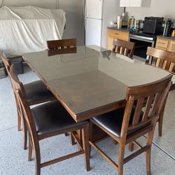 Dining Room Table & Chairs