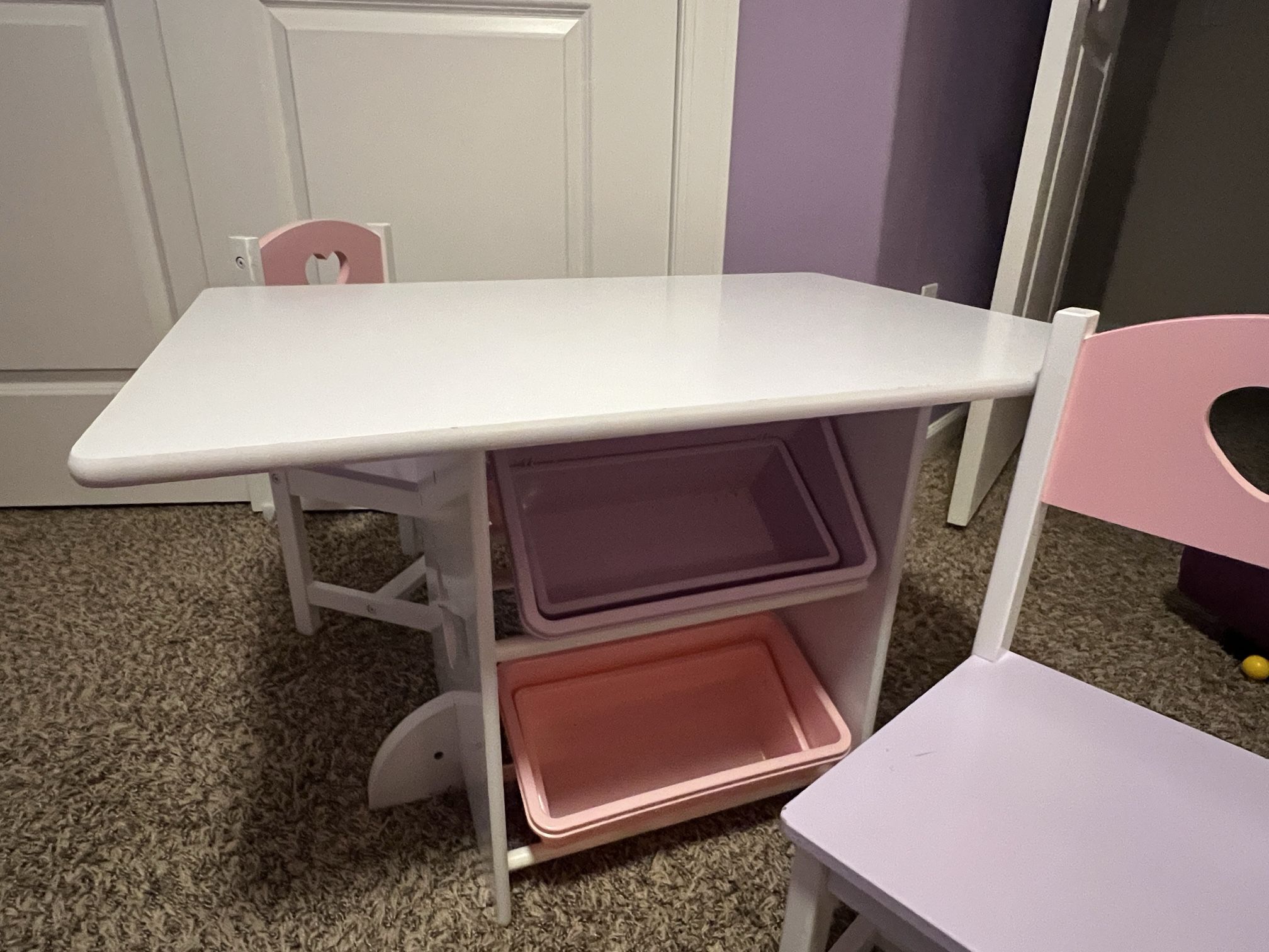 Desk with 2 chairs Plus 3 plastic Baskets 