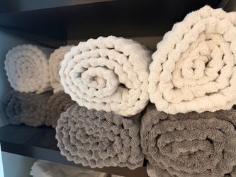 Beautiful Zara Home set of 8 matching towels in elegant neutral tones.