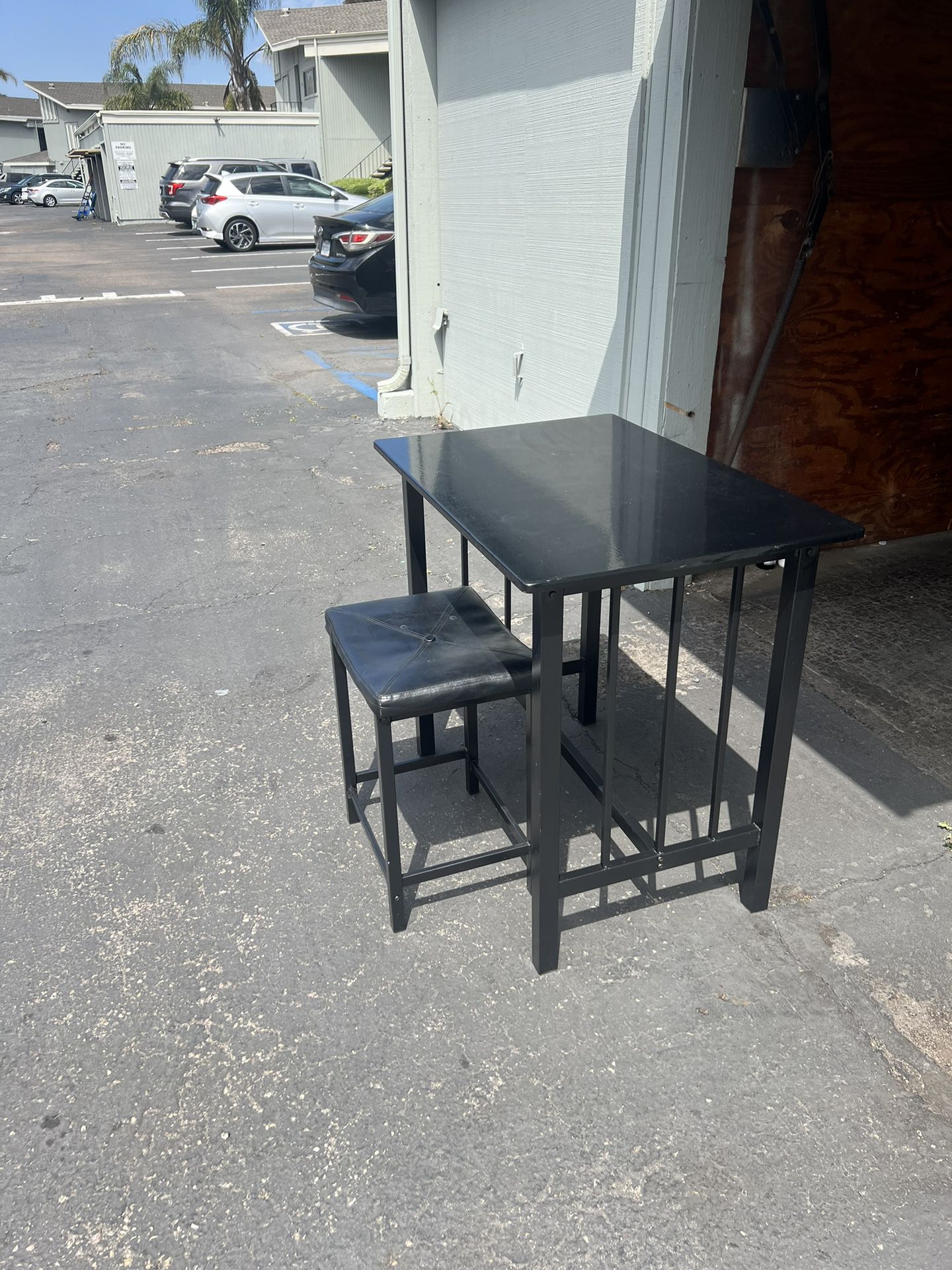Table With 2 Chairs!