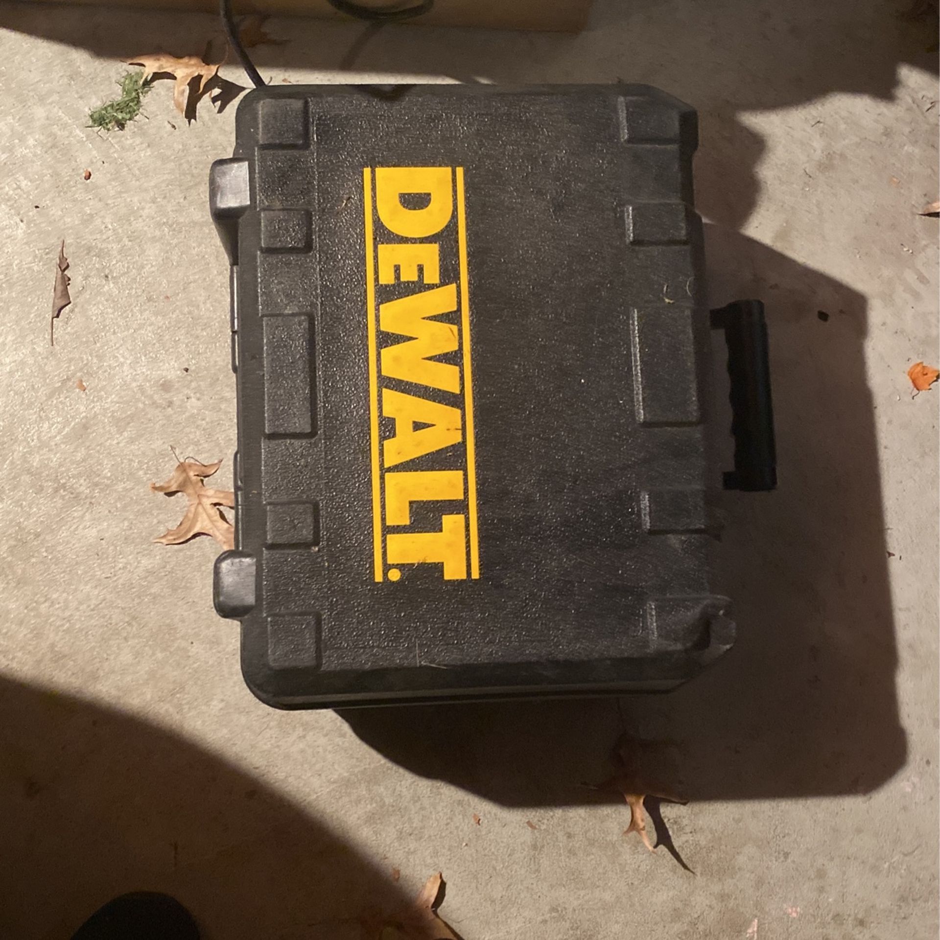 Chicago electric power tool / DeWalt Saw