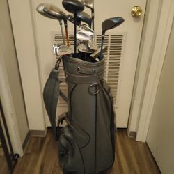 Full Set Of Golf Clubs In Mint Condition Vintage Carrying Bag 