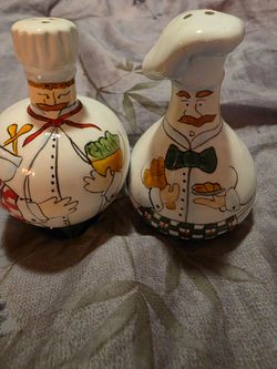 Funny chef salt and pepper shakers