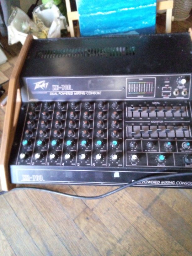 Peavey XR-700 mixing console