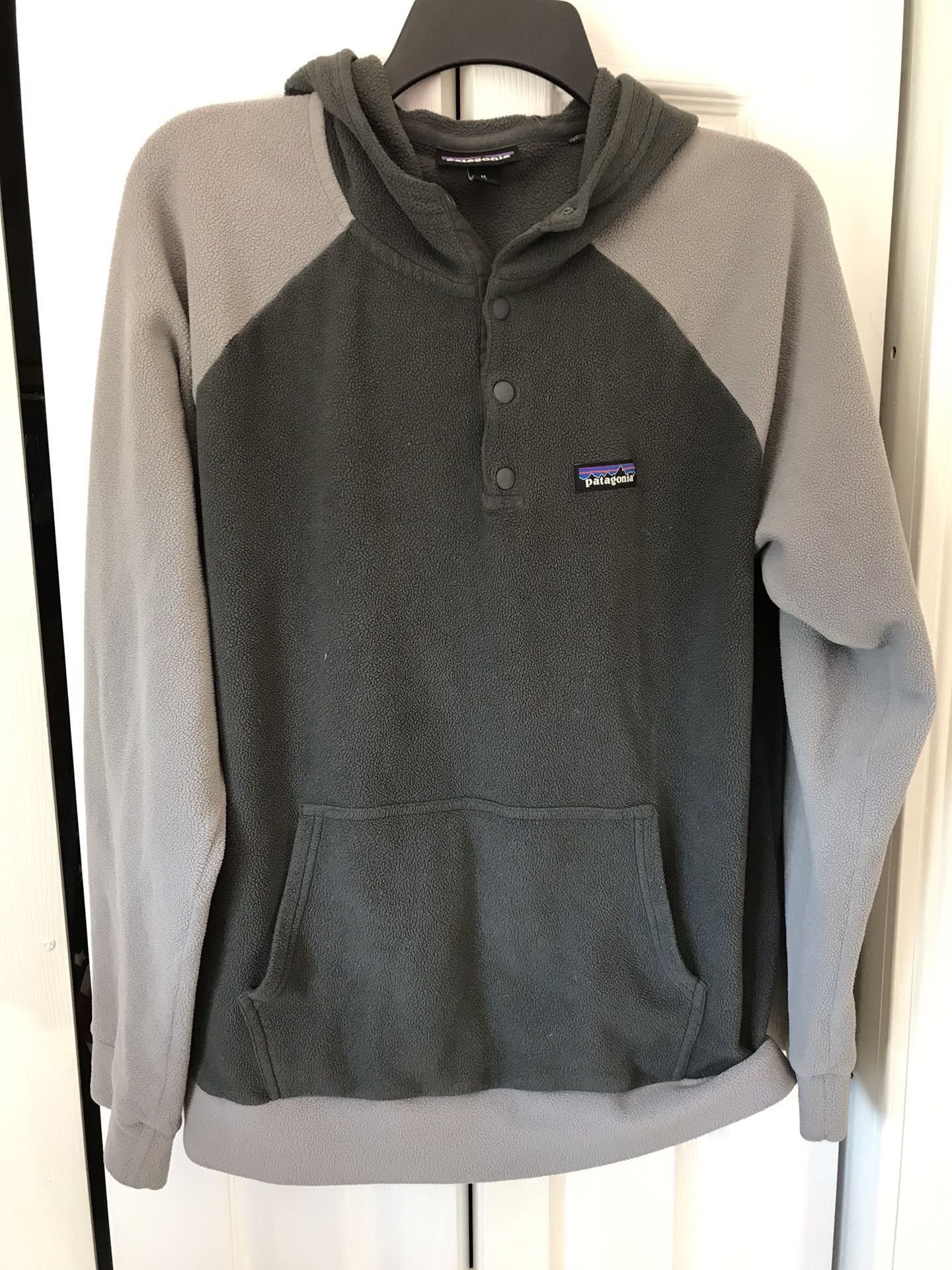 Patagonia men’s fleece hoodie size medium