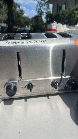 Reliable silver toaster, works well and is in great condition