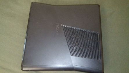 Black Xbox 360 slim model