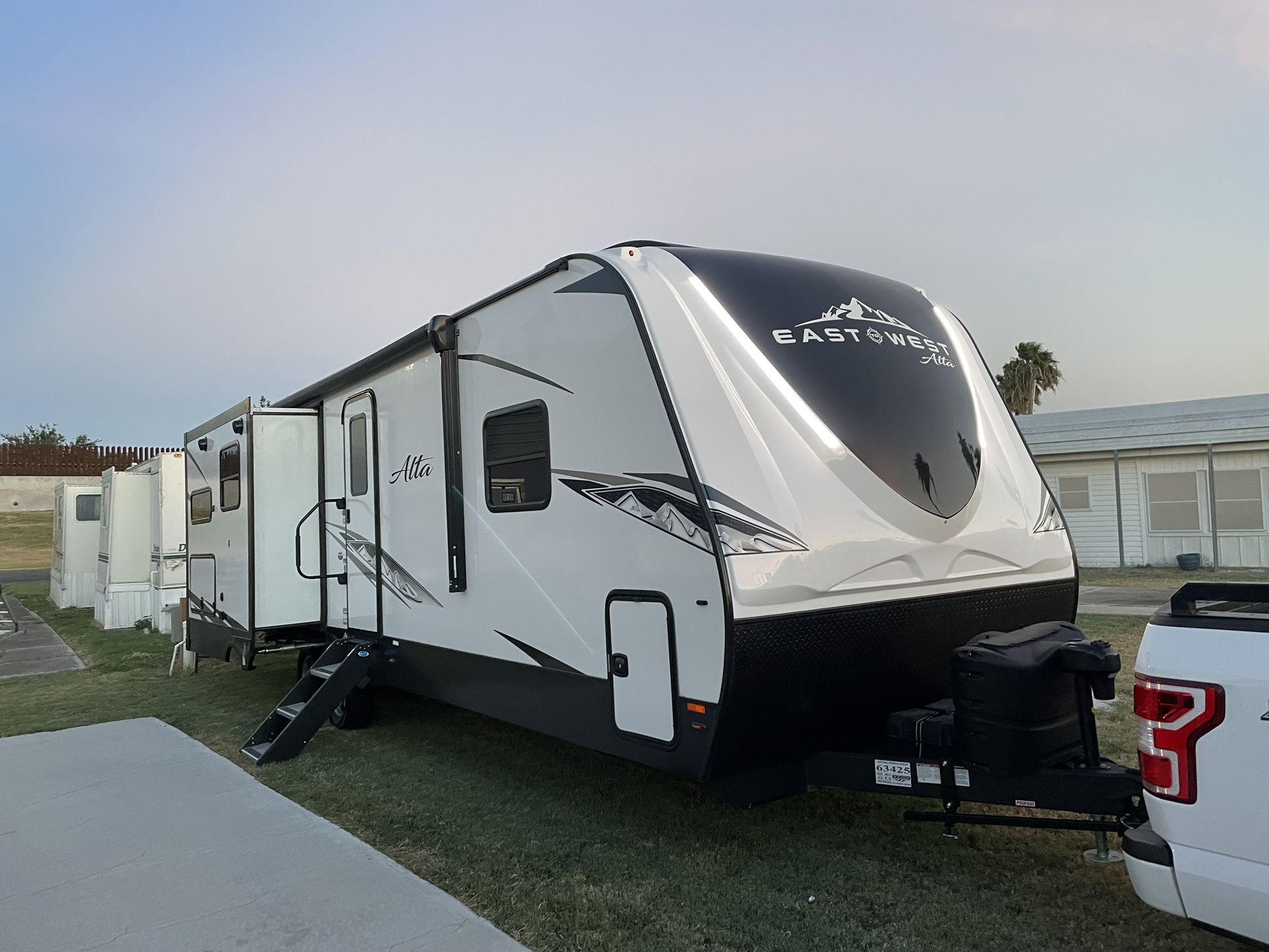 2023 East To West Alta 2810KIK