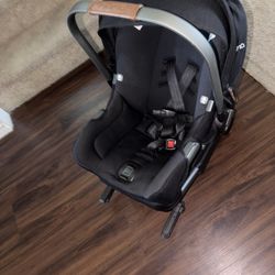 Nuna Infant Car Seat – Excellent Condition