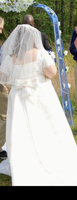 Ivory Wedding Dress Thumbnail