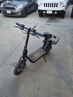 Phantomgogo Commuter R1 seated electric scooter.