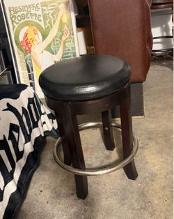 3 ROTATING BAR STOOLS
