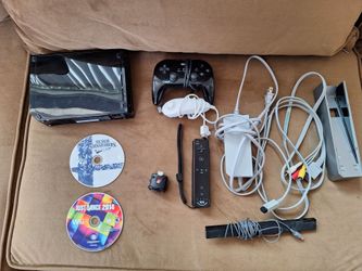 Used Black Nintendo Wii Bundle