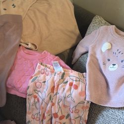 Bolsa de ropa de niña bebé 3 a12 meses más de  80 piezas $15 hay poquito de todo