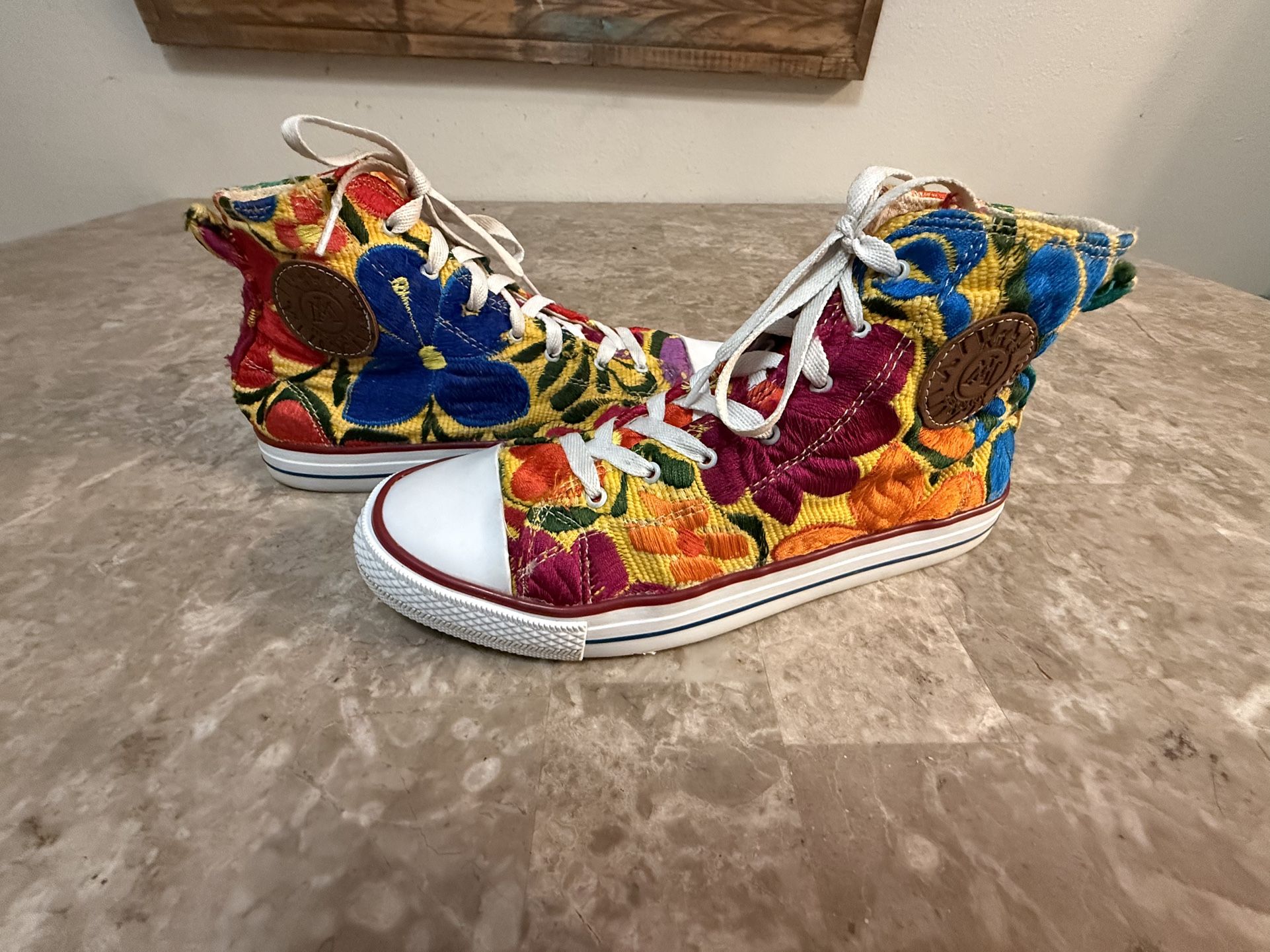 Foral Embroidered Tennis Shoes Converse Style High Top Mexico sz 26 US Sz 9.5