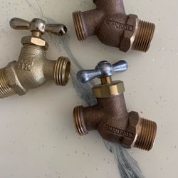 3/4 in. MIP x 3/4" MHT Heavy duty Multi-Turn No-Kink Brass Hose Bib
